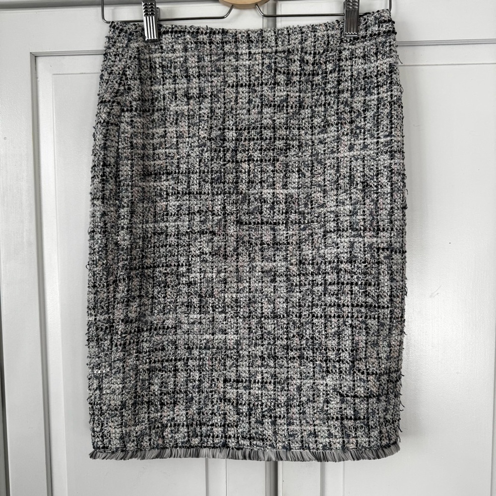 NWT - Ann Taylor Black,White, Pink and Blue Tweed Pencil Skirt. 2P